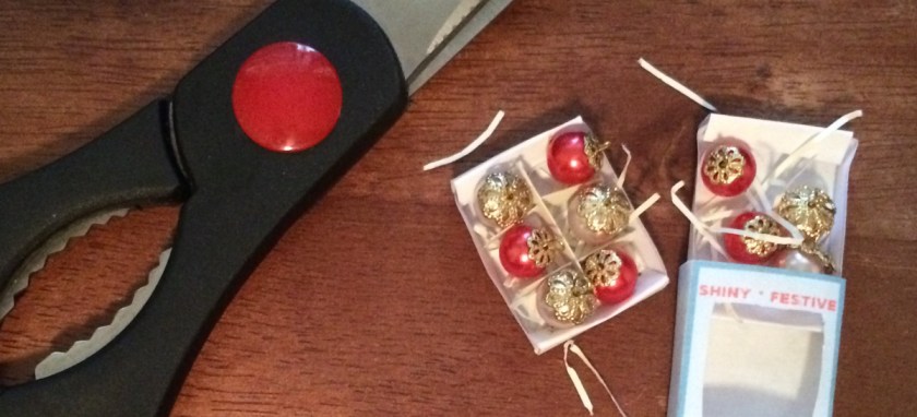 Mini ornaments by Holly Tierney-Bedord for Flip This Mini House blog. All rights reserved.