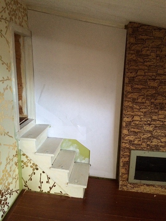 Add a little, take a little away until you get it right. Creating a wallpaper stencil. Photo by Holly Tierney-Bedord. All rights reserved.