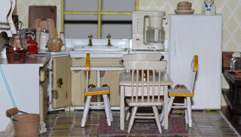 Tiny kitchen, flipped. Photo by Holly Tierney-Bedord. Flip This (Mini) House. All rights reserved.