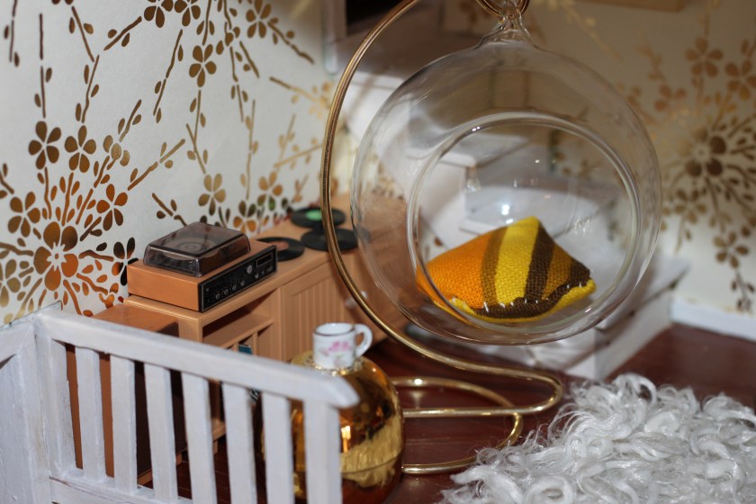 A closer look at the Flip This (Mini) House living room